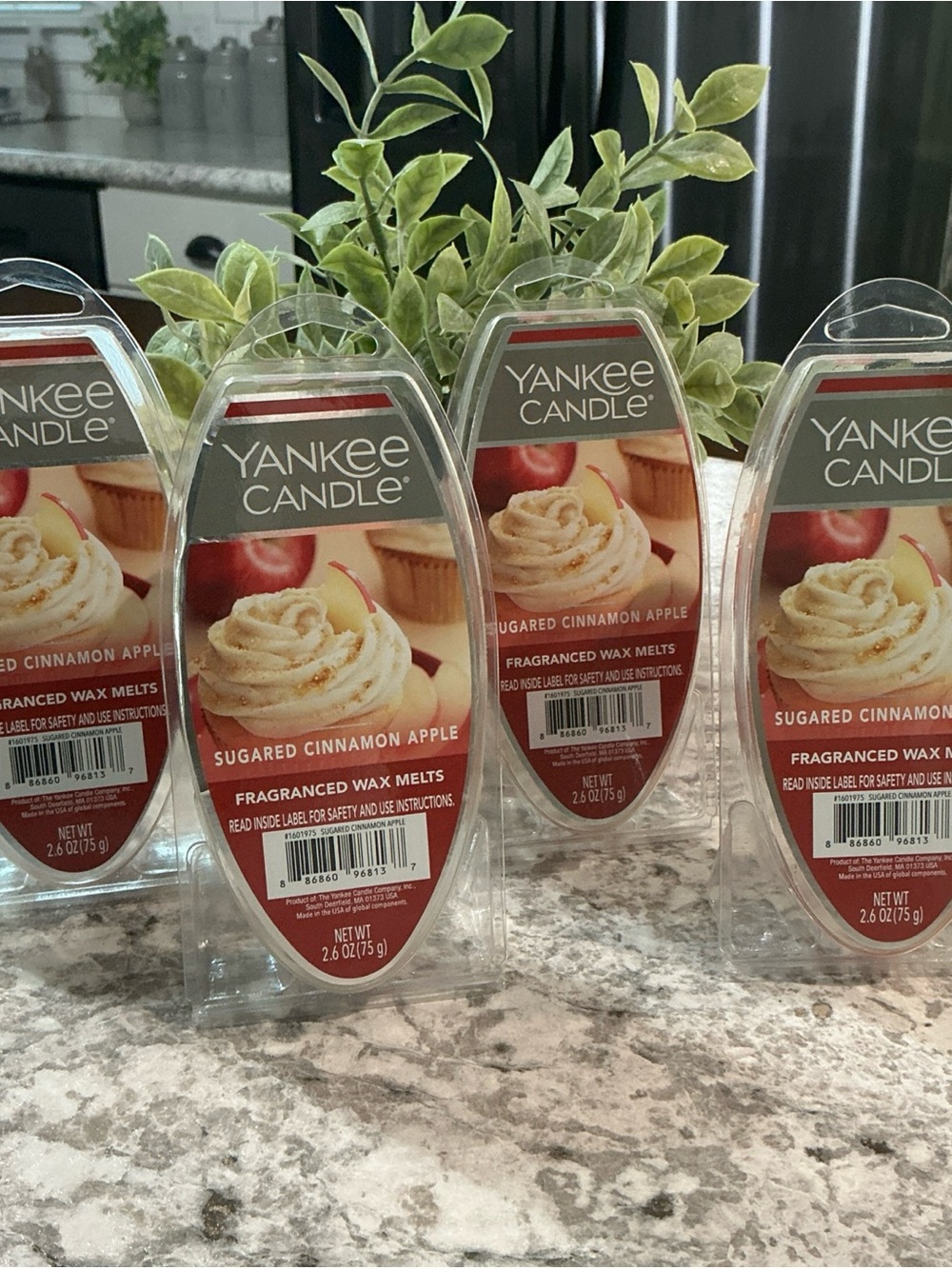 Yankee Candle Sugared Cinnamon Apple Fragranced Wax Melts - Red and Cream